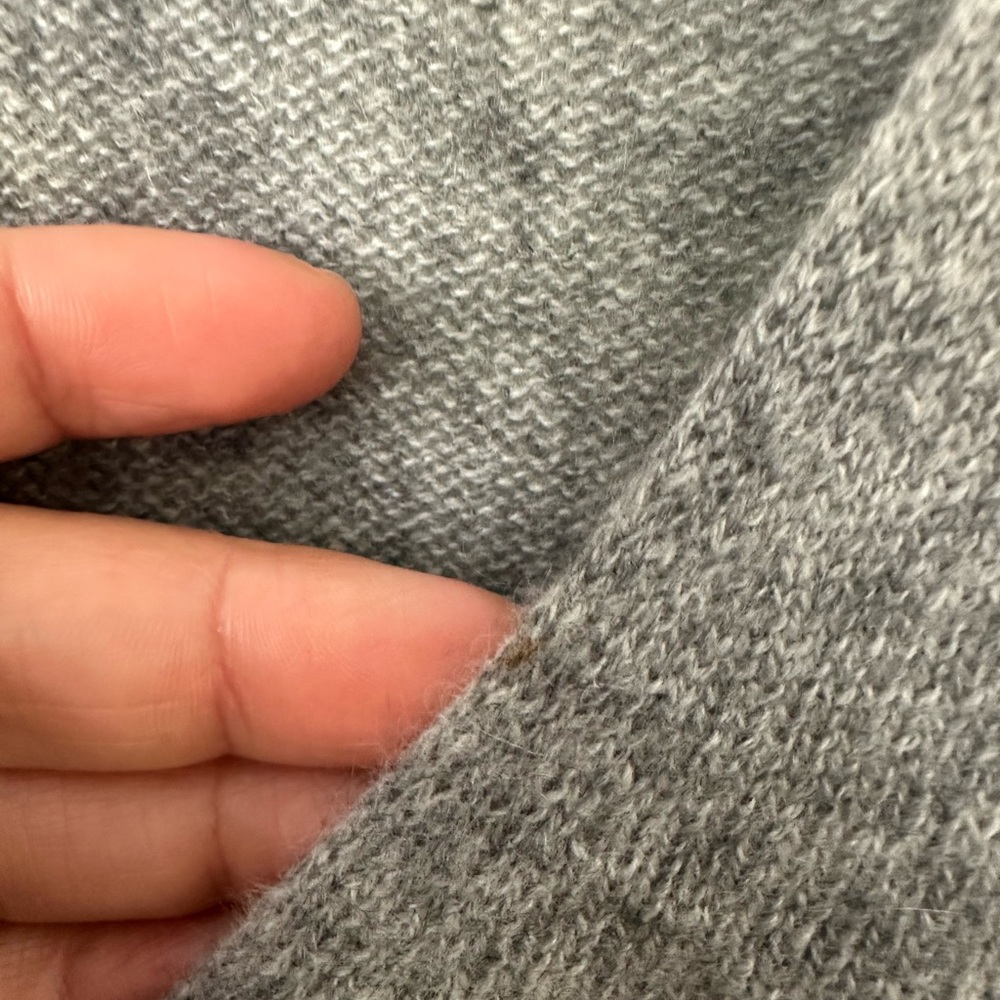 Theory Cashmere V-Neck Sweater Sz M - Picture 3 of 5